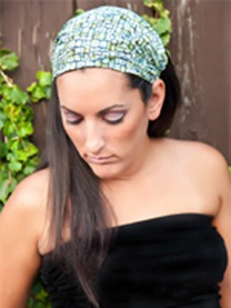 green-blue-headwrap-model