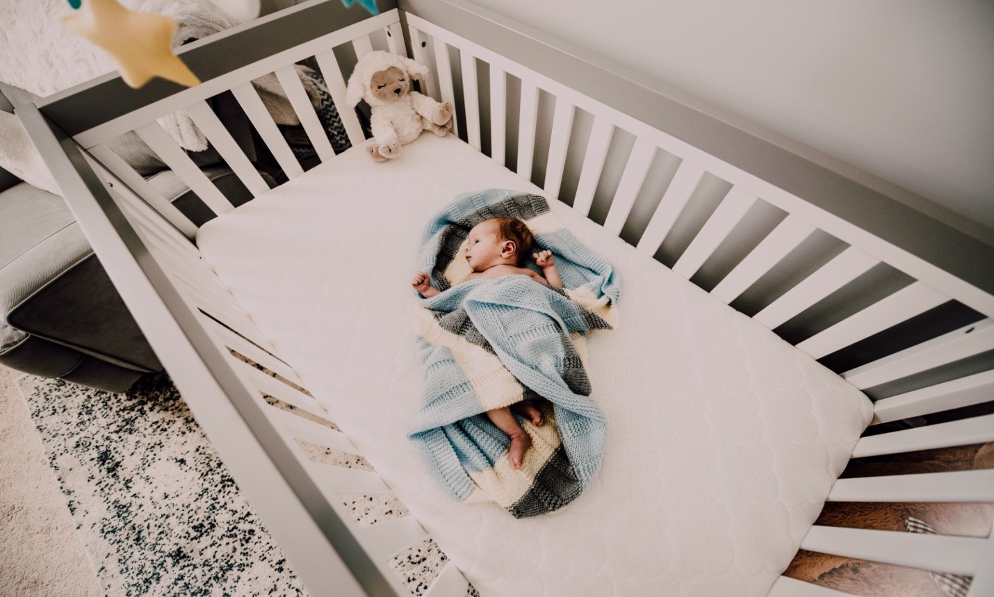 8 Tips on Choosing a Baby Cot