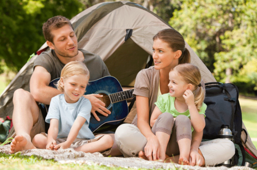 Кемпинг семьей на море с детьми. Уикенд семья дети высокое качество. Camping with Family. Family in Camping.
