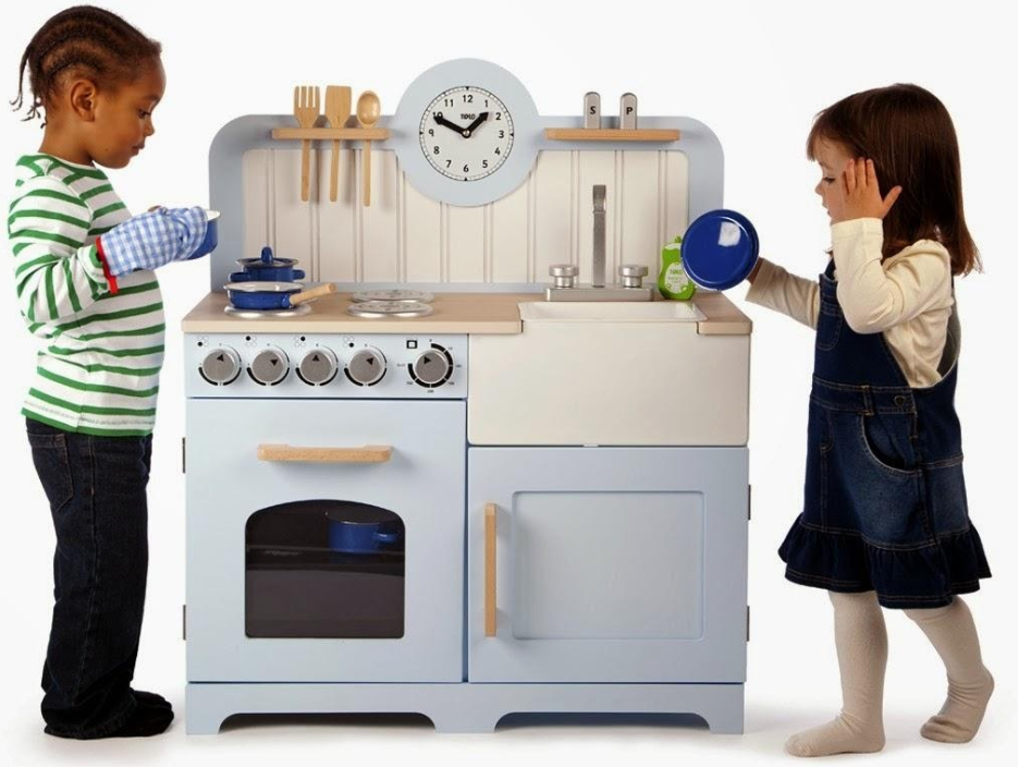 8 Benefits of Play Kitchens for Children